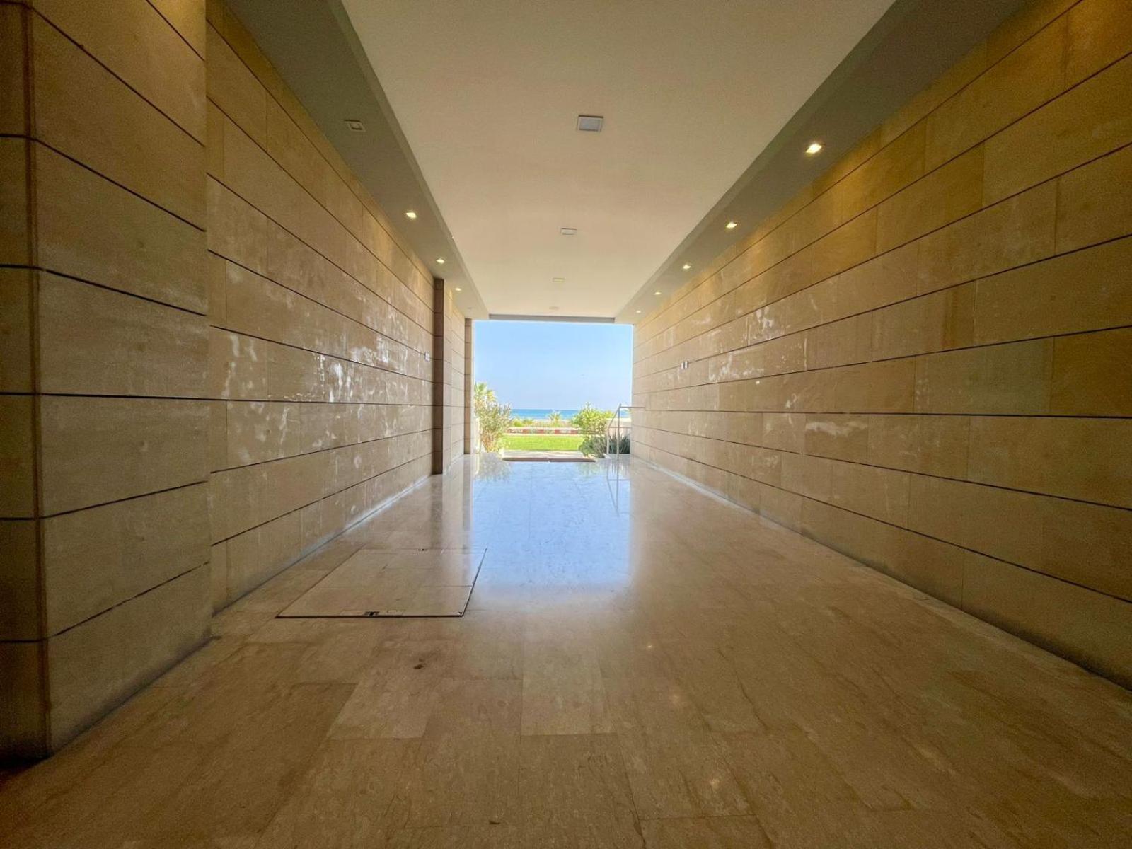 Sea View Suite In Makenzy Lárnaca Exterior foto